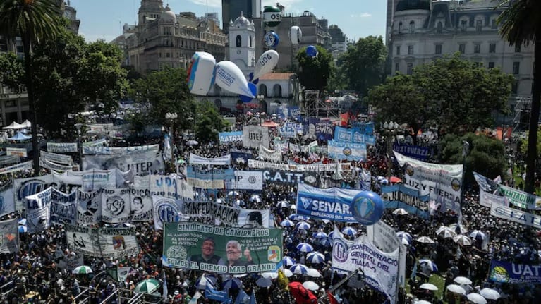 La CGT impulsa la medida de fuerza ante el tratamiento de la reforma laboral.