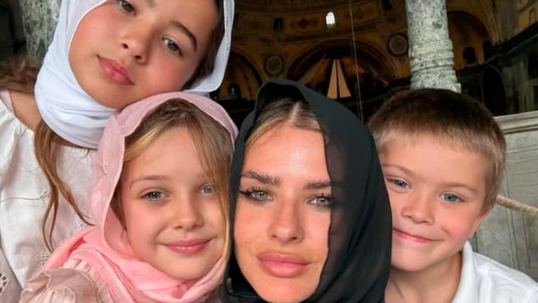 La China Suárez en plena adaptación junto sus hijos en Turquía.