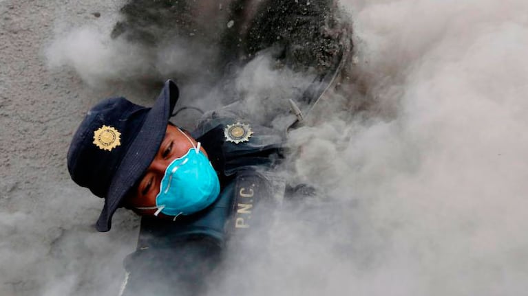 La cifra de muertos por la explosión del volcán de Fuego puede aumentar.