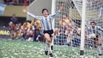 La cinta en su rodilla derecha, "clave" en la historia de Kempes.