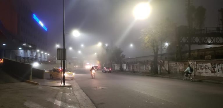 La ciudad amaneció tapada de niebla