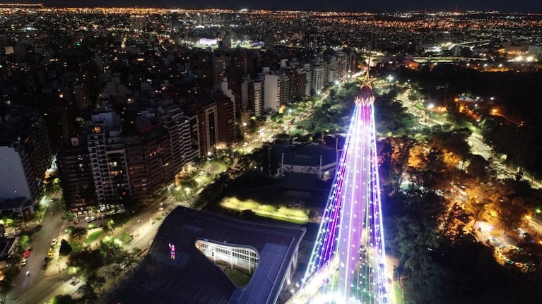 La ciudad se ilumina para las fiestas. Fotos: Lucio Casalla/ElDoce.tv.
