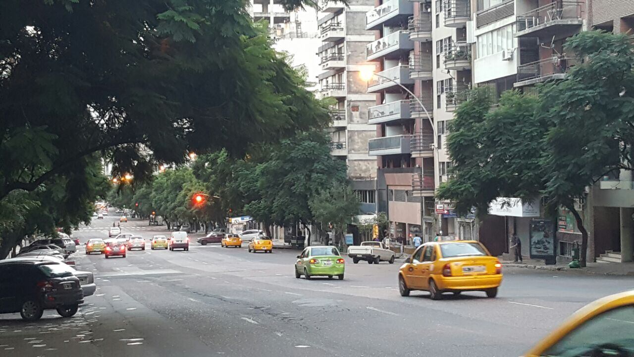 La ciudad sin colectivos por el paro nacional. Foto: Sebastián Pfaffen.