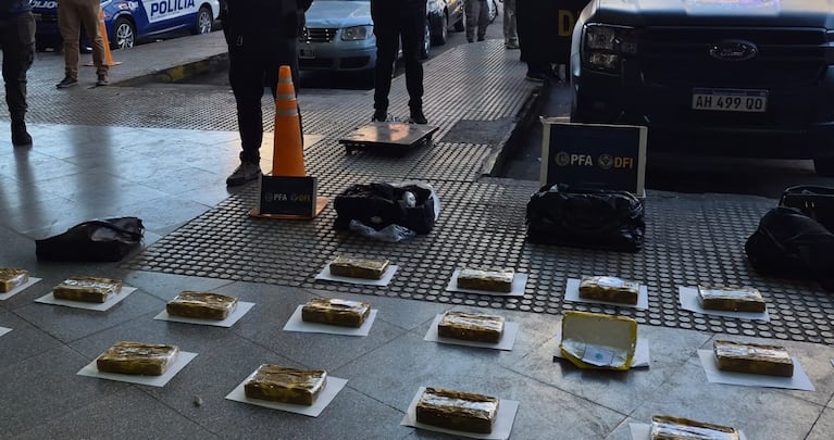 La cocaína iba oculta en la bodega del colectivo que llegó desde Jujuy.