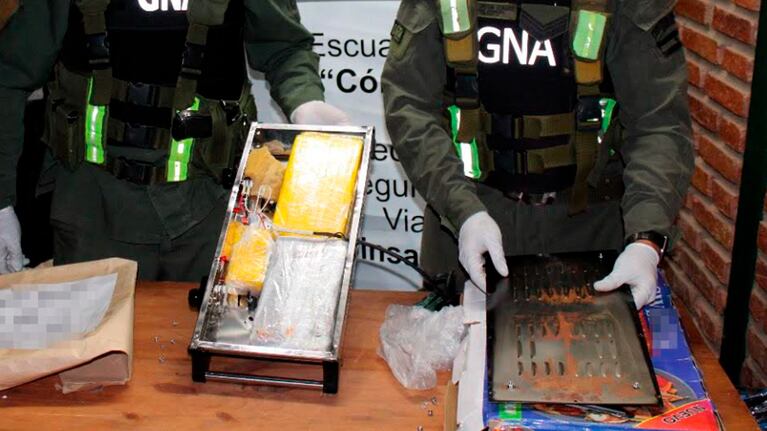 La cocaína oculta dentro del anafe.