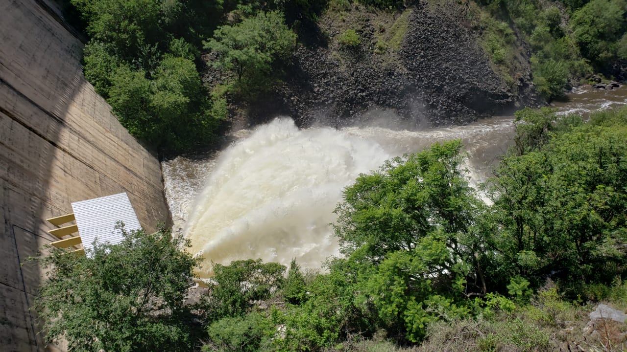 La "cola de novia" en el dique San Roque.