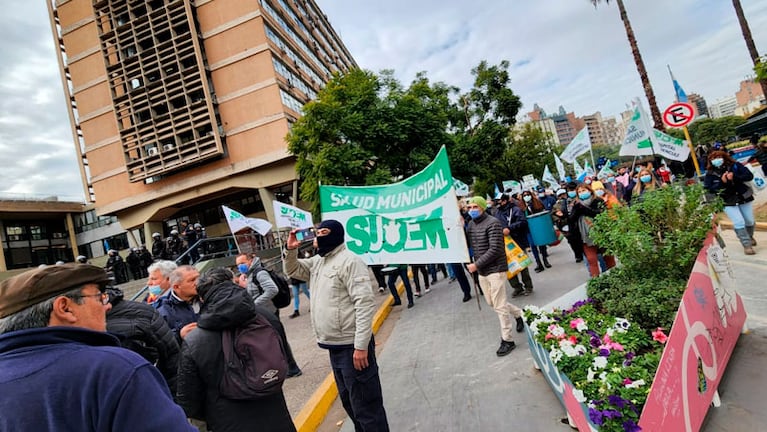 La columna de manifestantes llegó al Palacio 6 de Julio.