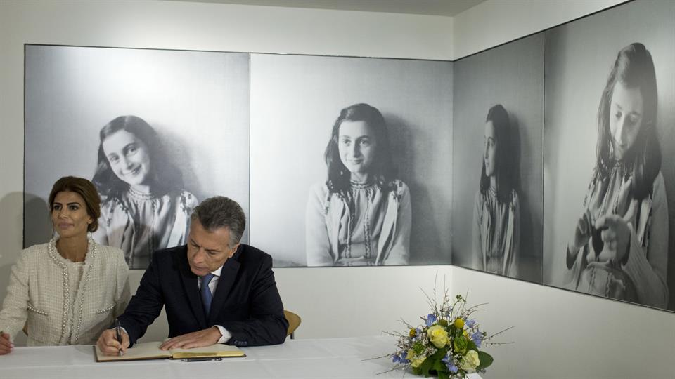 La comitiva argentina visitó la casa de Ana Frank.