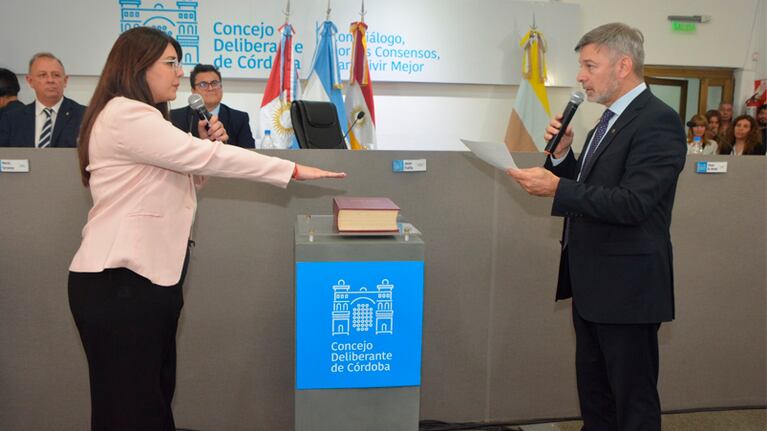 La concejal Rovetto Yapur asumió como concejal.