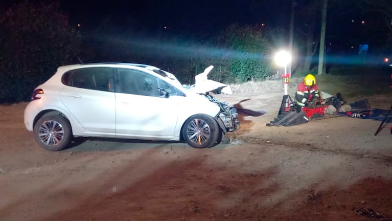 La conductora del auto resultó lesionado. Foto: Cristian Gastón Alegre.