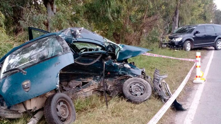La conductora del Ford K falleció en el lugar del fuerte impacto.