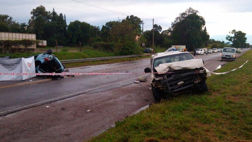 La conductora del Ford Ka perdió la vida en el lugar. 