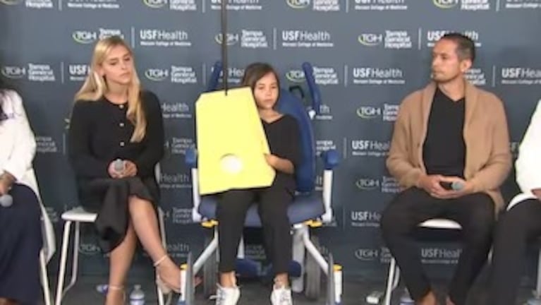 La conferencia de prensa de la menor atacada por un tiburón.