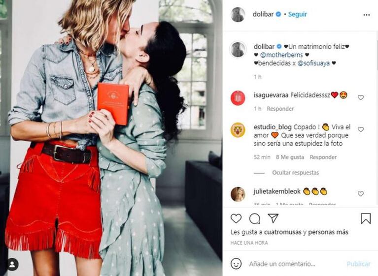 La confusión por la foto de Dolores Barreiro besando a una mujer y con una libreta de casamiento