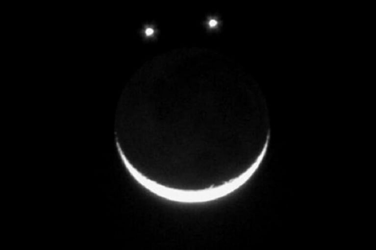 La conjunción entre la Luna, Venus y Saturno formará un emoji en el cielo y se podrá ver en Córdoba