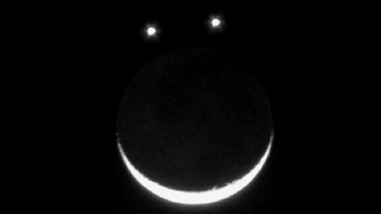 La conjunción entre la Luna, Venus y Saturno formará un emoji en el cielo y se podrá ver en Córdoba