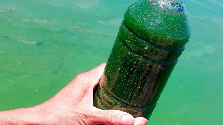 La contaminación en el lago San Roque es motivo de denuncias recurrentes de ambientalistas.