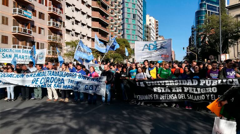 La continuidad del rector dependería del resultado de un plebiscito.