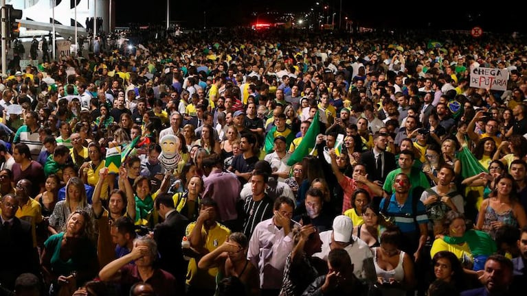 La conversación telefónica entre Dilma y Lula indignó a los brasileros.  