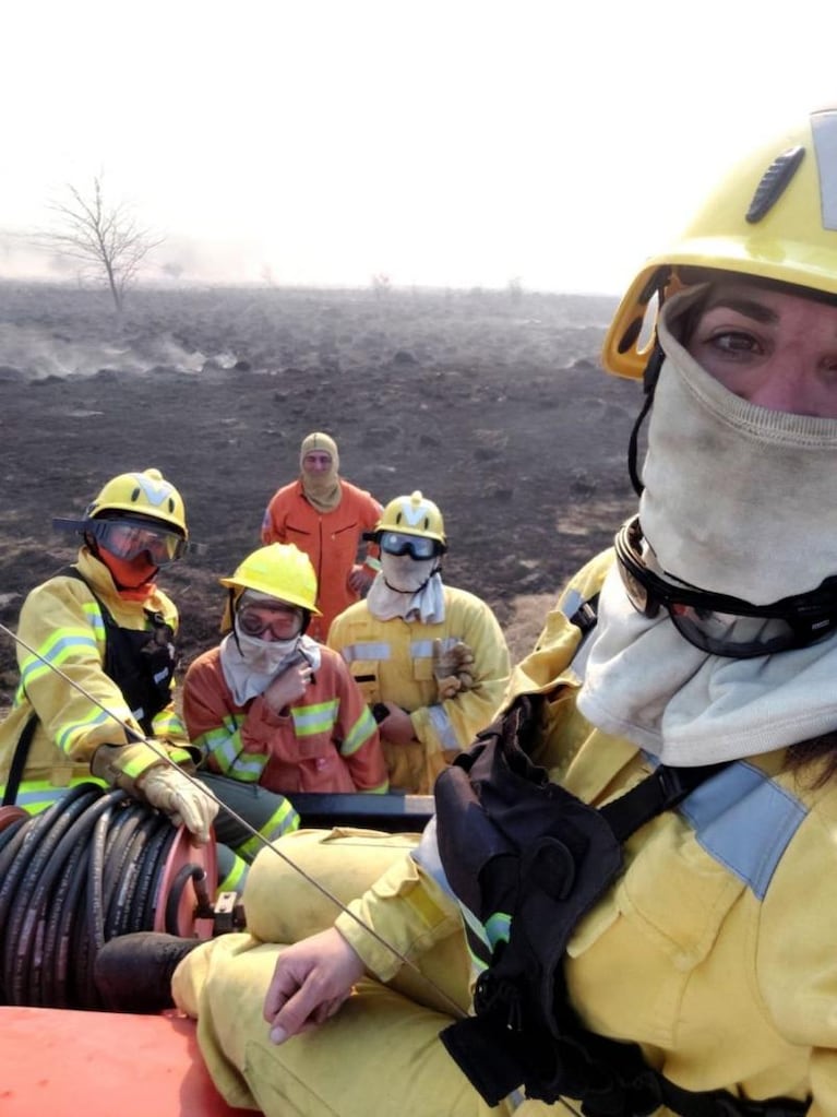 La cordobesa que es bombera voluntaria y rindió un examen en medio de los incendios