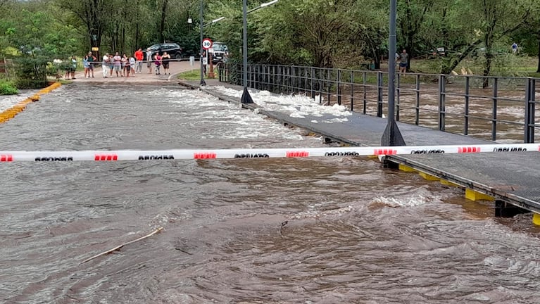 La crecida del río en Los Reartes.