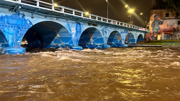 La crecida del río Suquía tras las intensas lluvias.