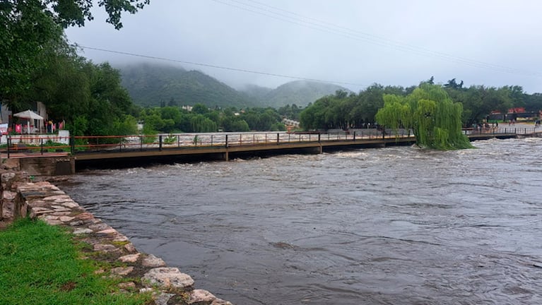 La creciente del río San Antonio este viernes. Foto: Juan Pablo Lavisse/El Doce.