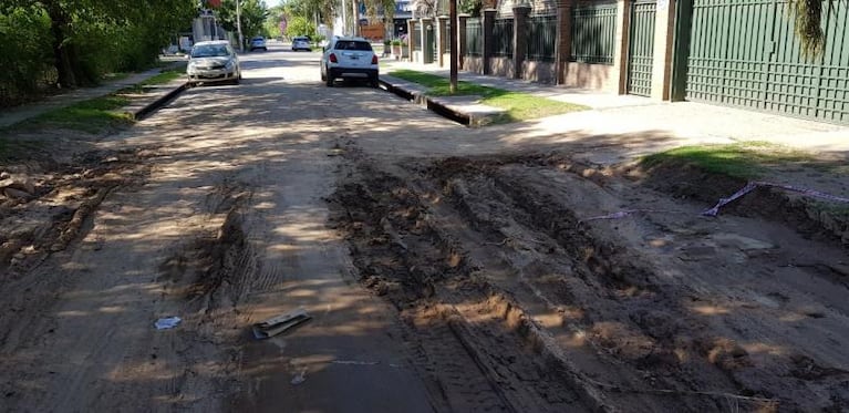 La cuadra que se olvidaron de pavimentar en Argüello