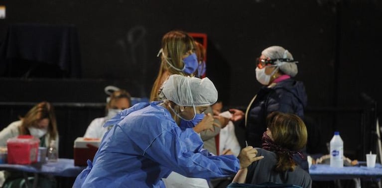 La curva de contagio sigue en leve ascenso en el país. 