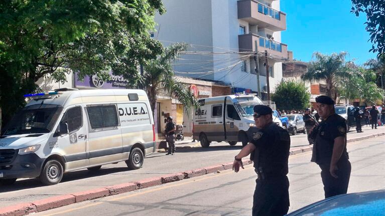 La custodia del Servicio Penitenciario en el velorio de Tomás Orihuela. Foto: Leo Guevara - Mitre 810.