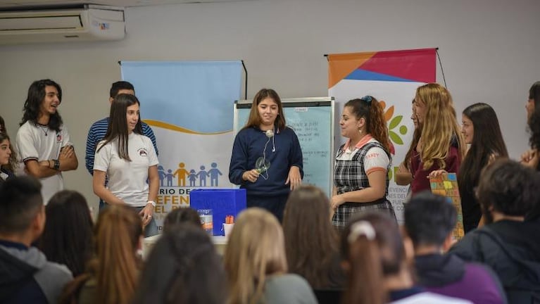 La Defensoría impulsó el Foro de Jóvenes sobre adicciones