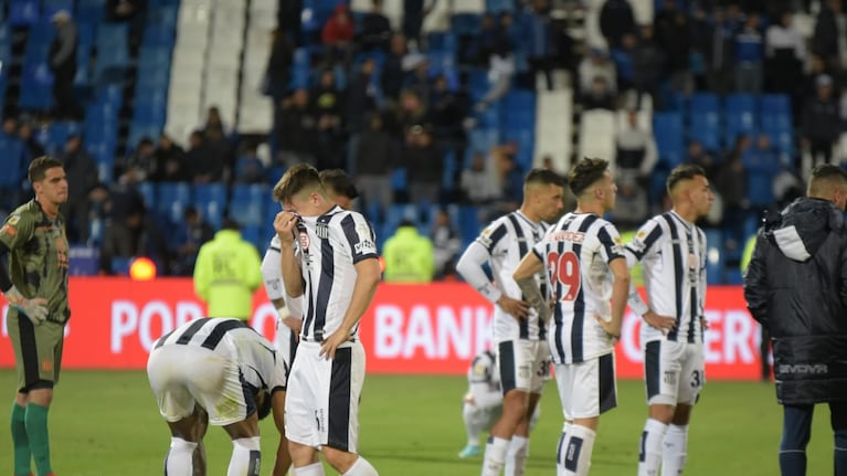 La definición se disputó en el estadio Malvinas Argentinas. Fotos: Lucio Casalla/ElDoce.