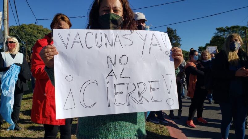 La demorada vacunación hace que la cifra de contagios aún no baje y dio pie a las restricciones. / Foto: El Doce