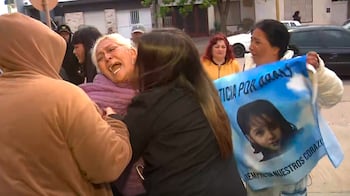 La desgarradora escena de los familiares de Aralí tras la condena a los asesinos. Foto: El Doce.
