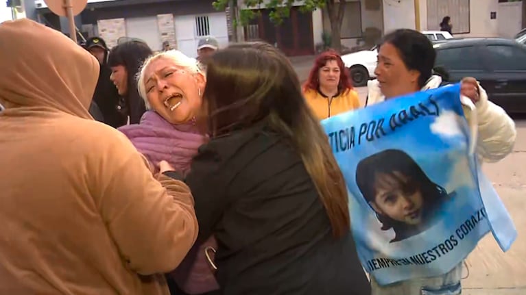 La desgarradora escena de los familiares de Aralí tras la condena a los asesinos. Foto: El Doce.