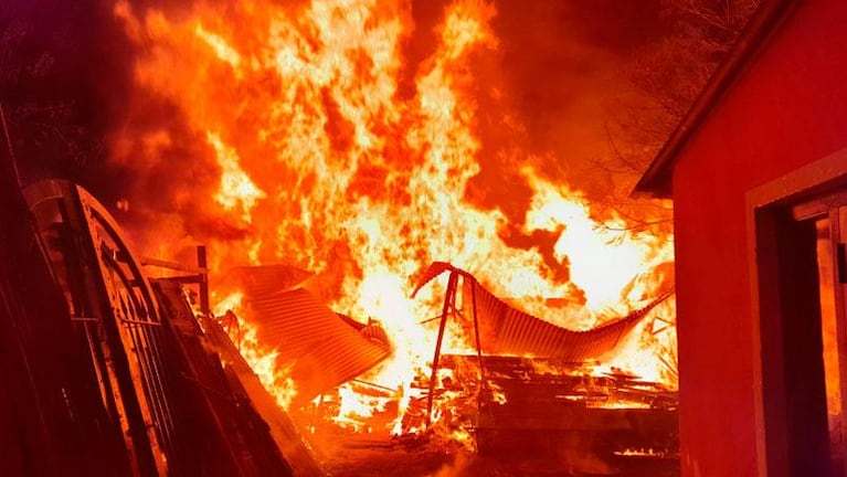 La desolación y sospechas del dueño de una carpintería tras un feroz incendio