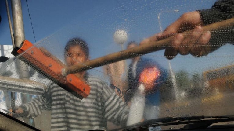 La detención del limpiavidrios se llevó a cabo en barrio Santa Isabel tercera sección. (Imagen ilustrativa)