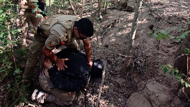 La detención se produjo en medio del campo.