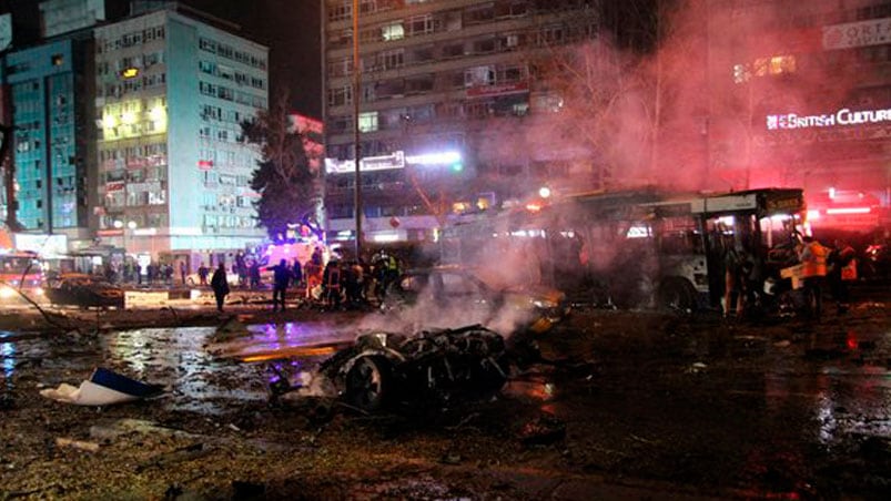 La detonación ocurrió cerca de una parada de colectivos. Foto: EFE/EPA/STR