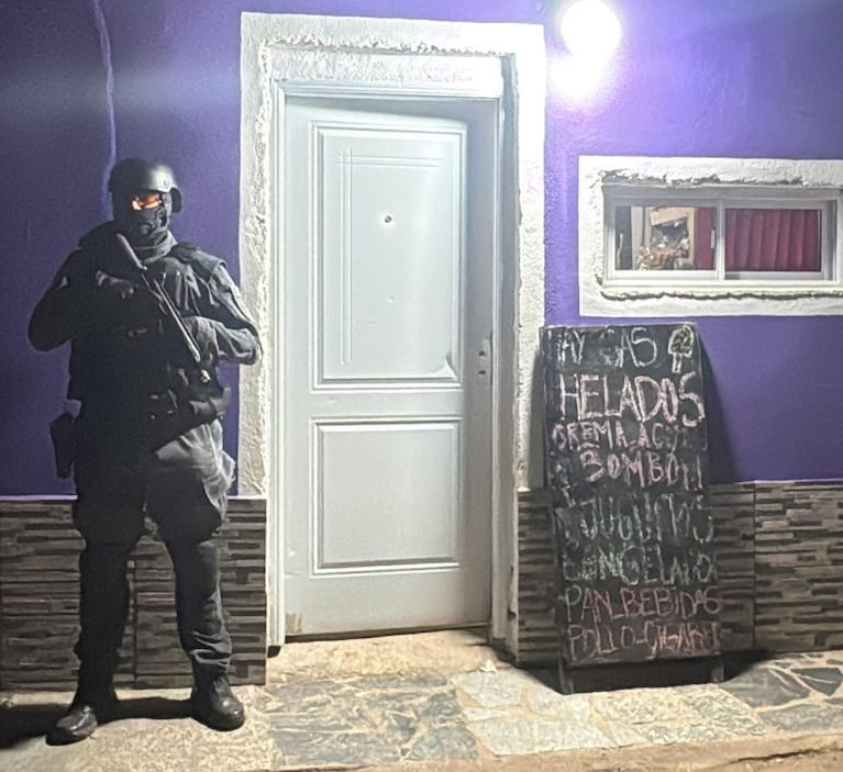 La detuvieron por venderle cocaína jóvenes y menores.