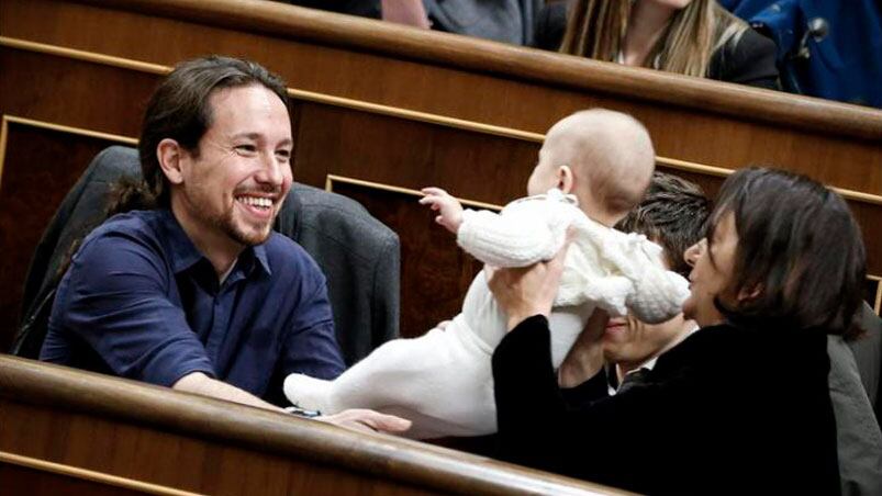 La diputada, madre soltera, fue muy criticada por opositores y por asociaciones de mujeres. 