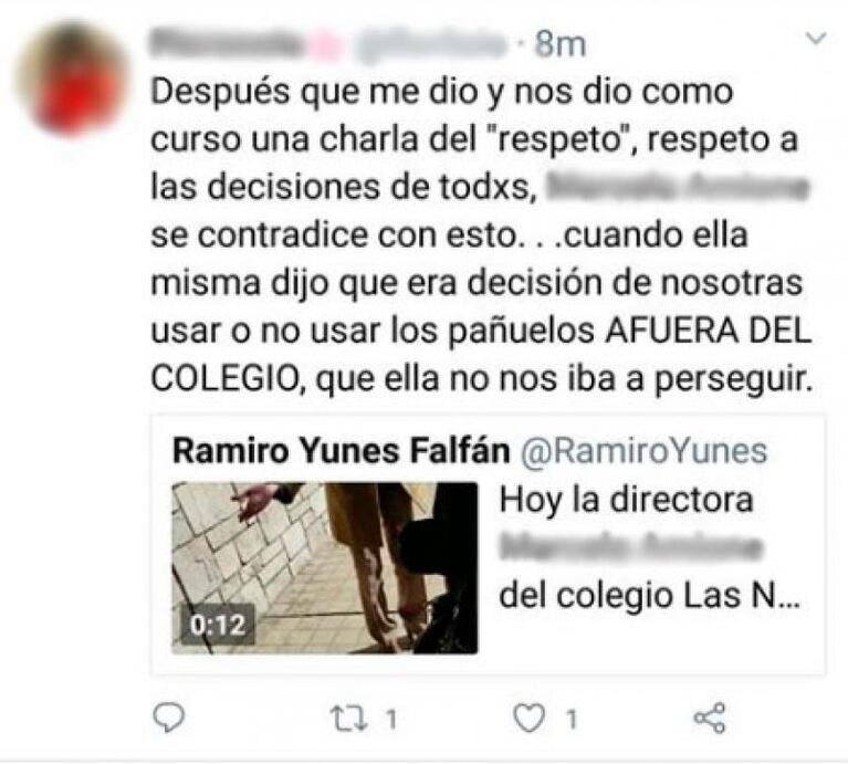 La directora les quitó los pañuelos verdes a cuatro alumnas en plena la calle