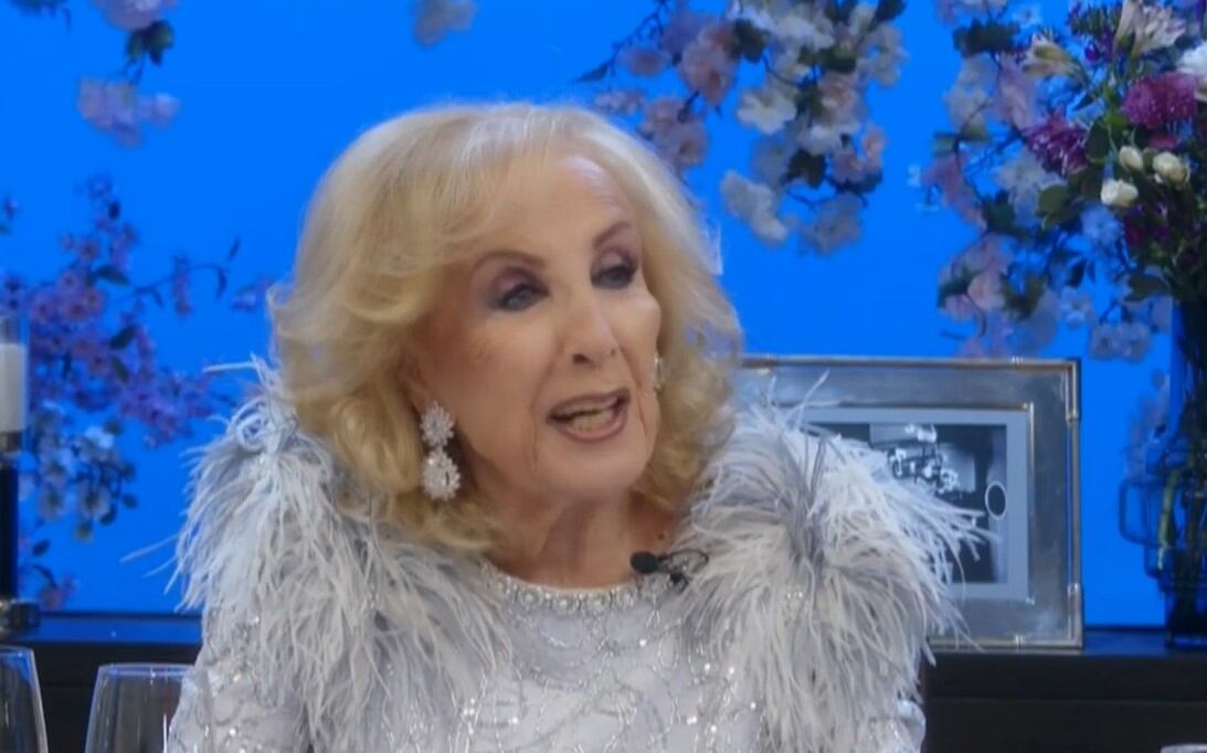 La Diva se refirió a las ausencias.