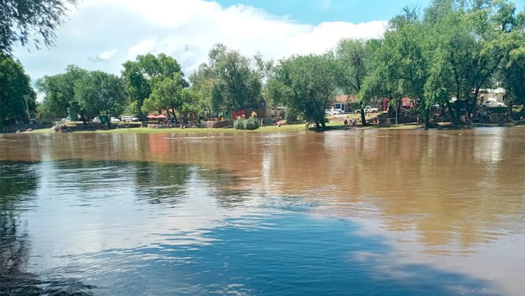La dramática situación se vivió durante la creciente del río Santa Rosa. Foto: Cristian Gastón Alegre.