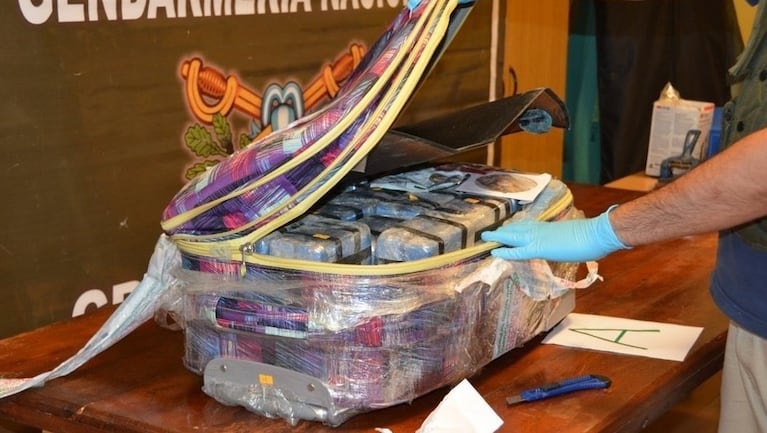 La droga apareció en 12 valijas y fue reemplazada por harina para que caiga toda la banda.