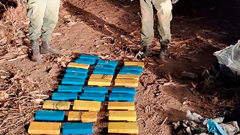 La droga era transportaba por una caravana.