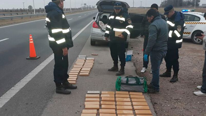 La droga estaba en el baúl del Nissan.