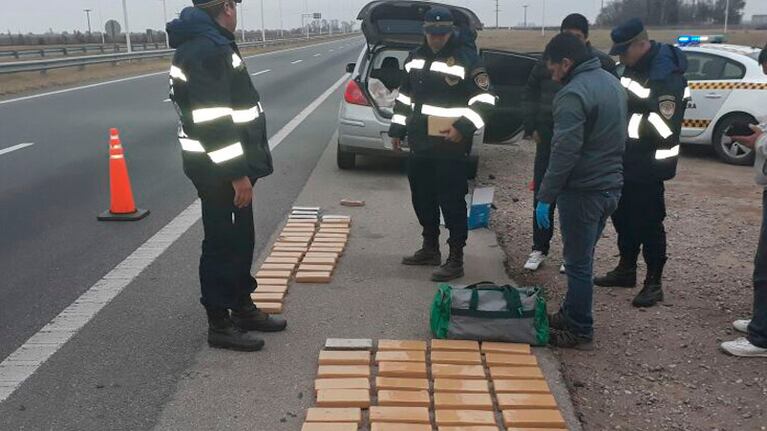 La droga estaba en el baúl del Nissan.
