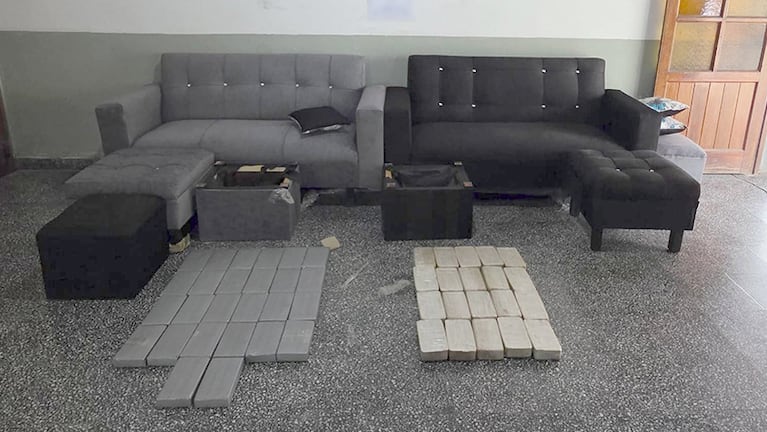 La droga fue encontrada dentro de sillones.