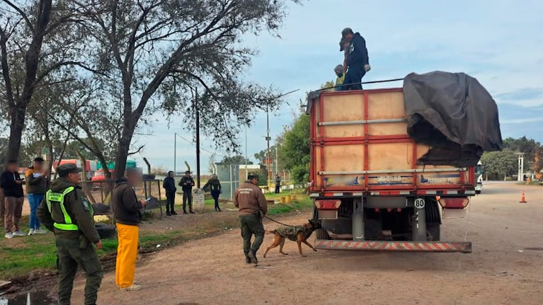 La droga fue hallada en tanques que transportaba un camión.